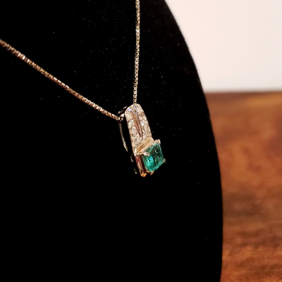 $7,000 Platinum Emerald Diamond Pendant Necklace - Picture 3 of 15